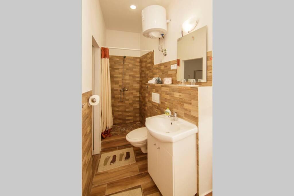 Apartment Esa Komiža Esterno foto