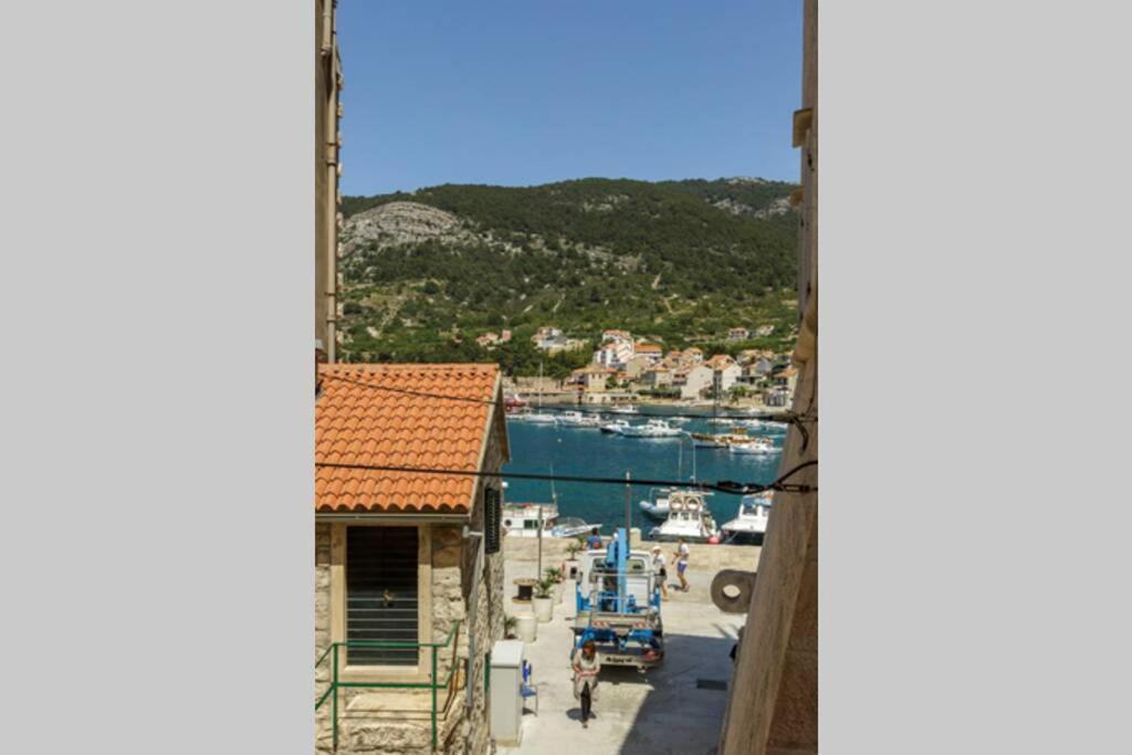 Apartment Esa Komiža Esterno foto