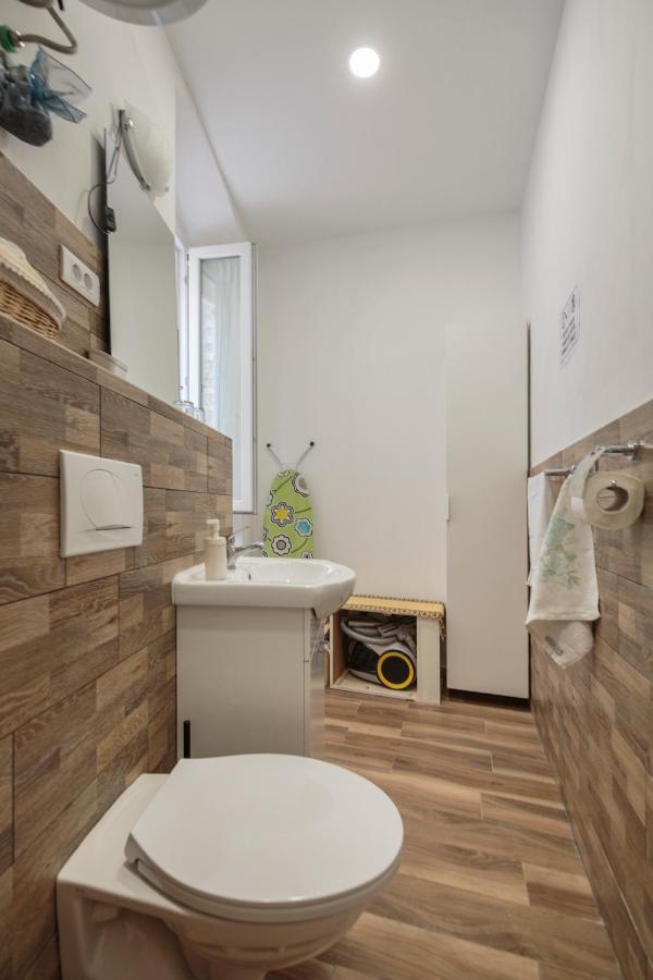 Apartment Esa Komiža Esterno foto