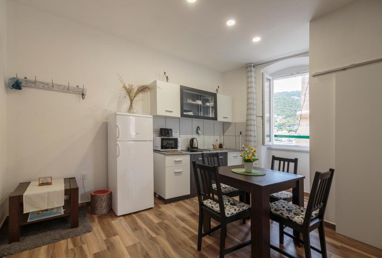 Apartment Esa Komiža Esterno foto