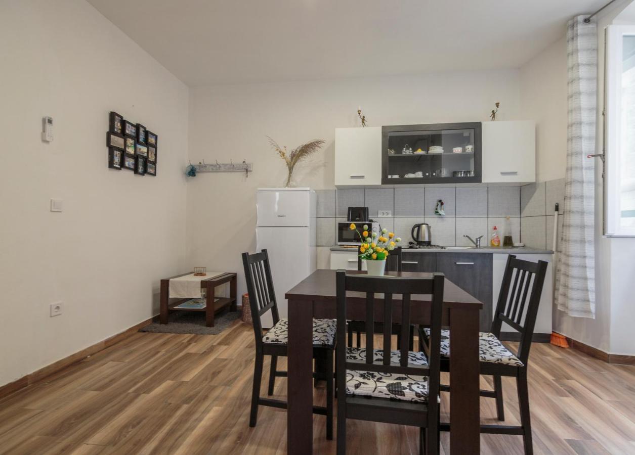 Apartment Esa Komiža Esterno foto